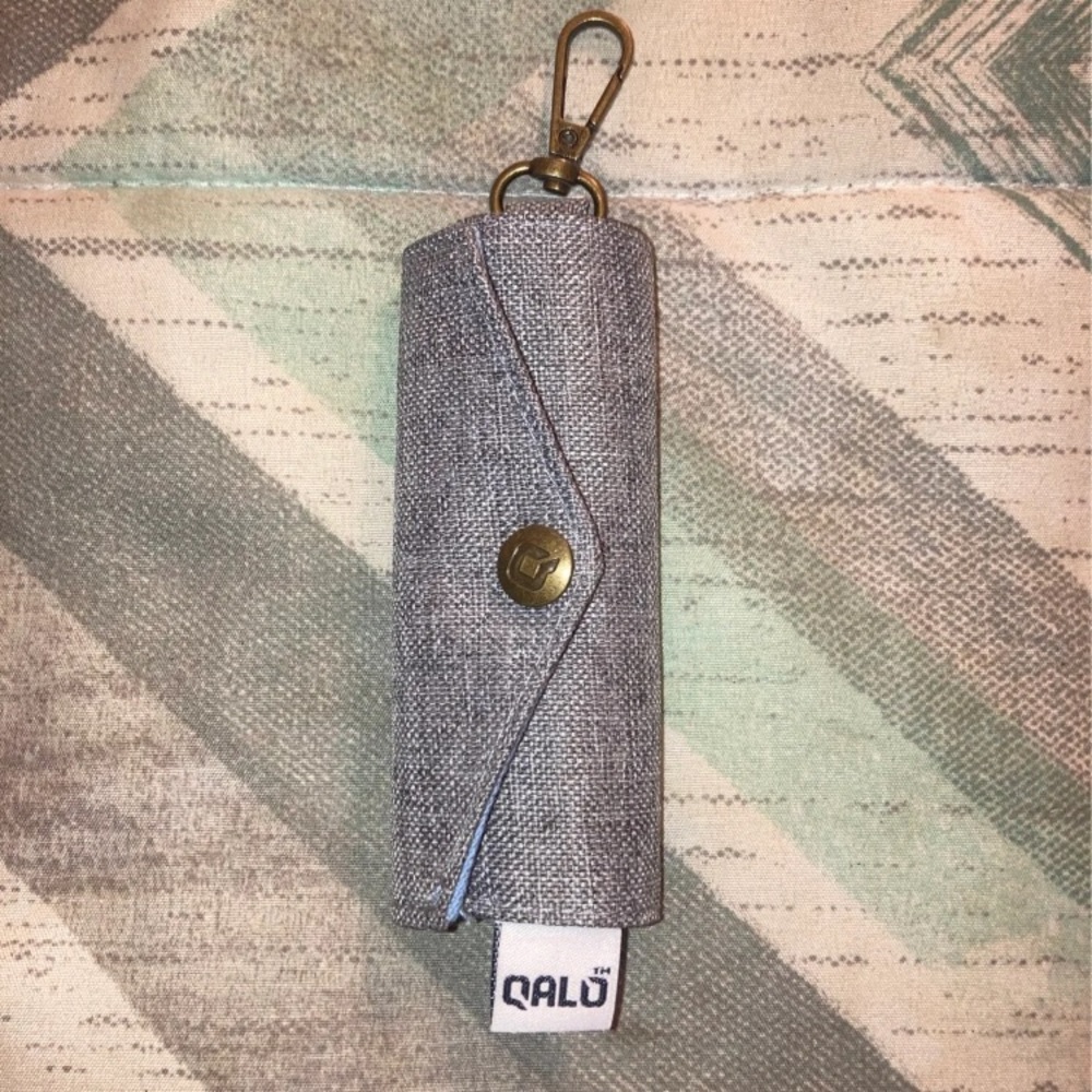 qalo carrying case